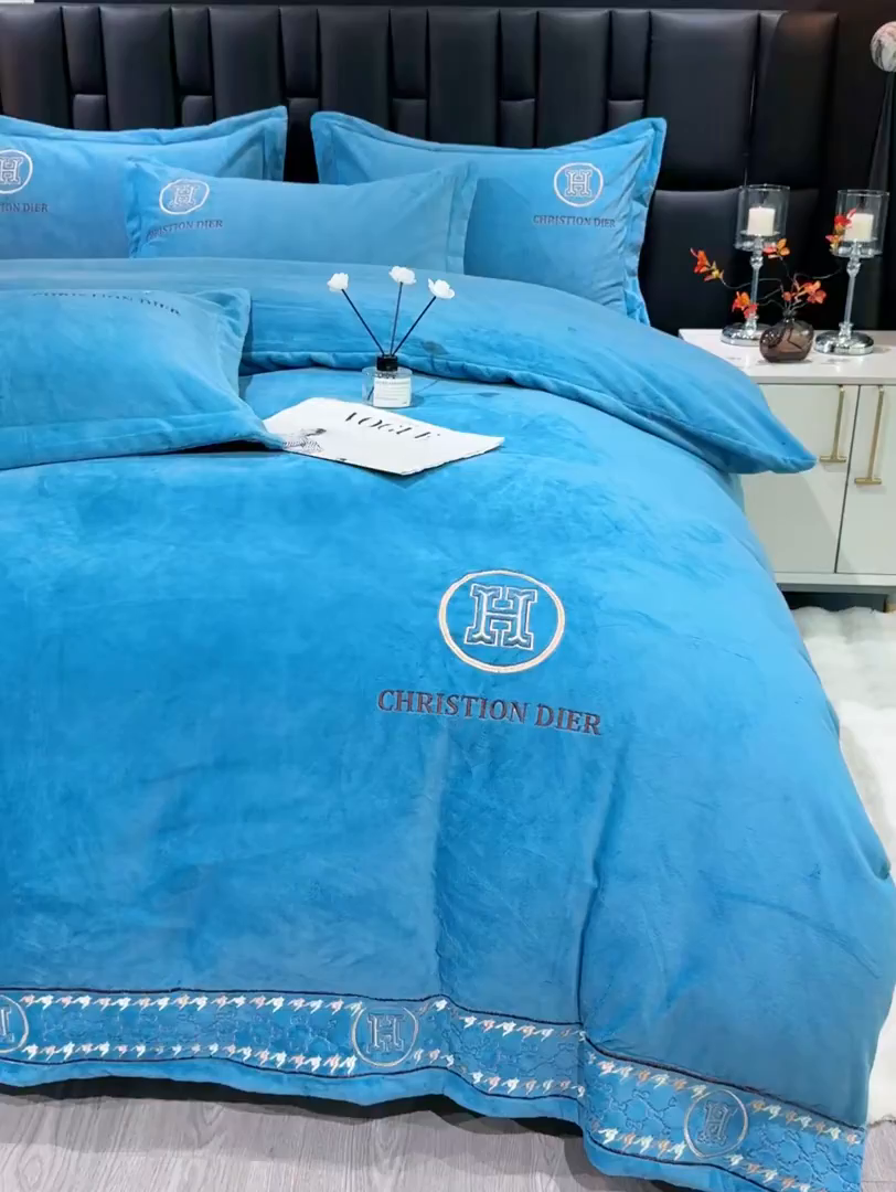 91家纺网 家纺一手货源 找家纺 （总）优姿家纺 2025新款75D全光慕丝绒保暖四件套-摩登时代