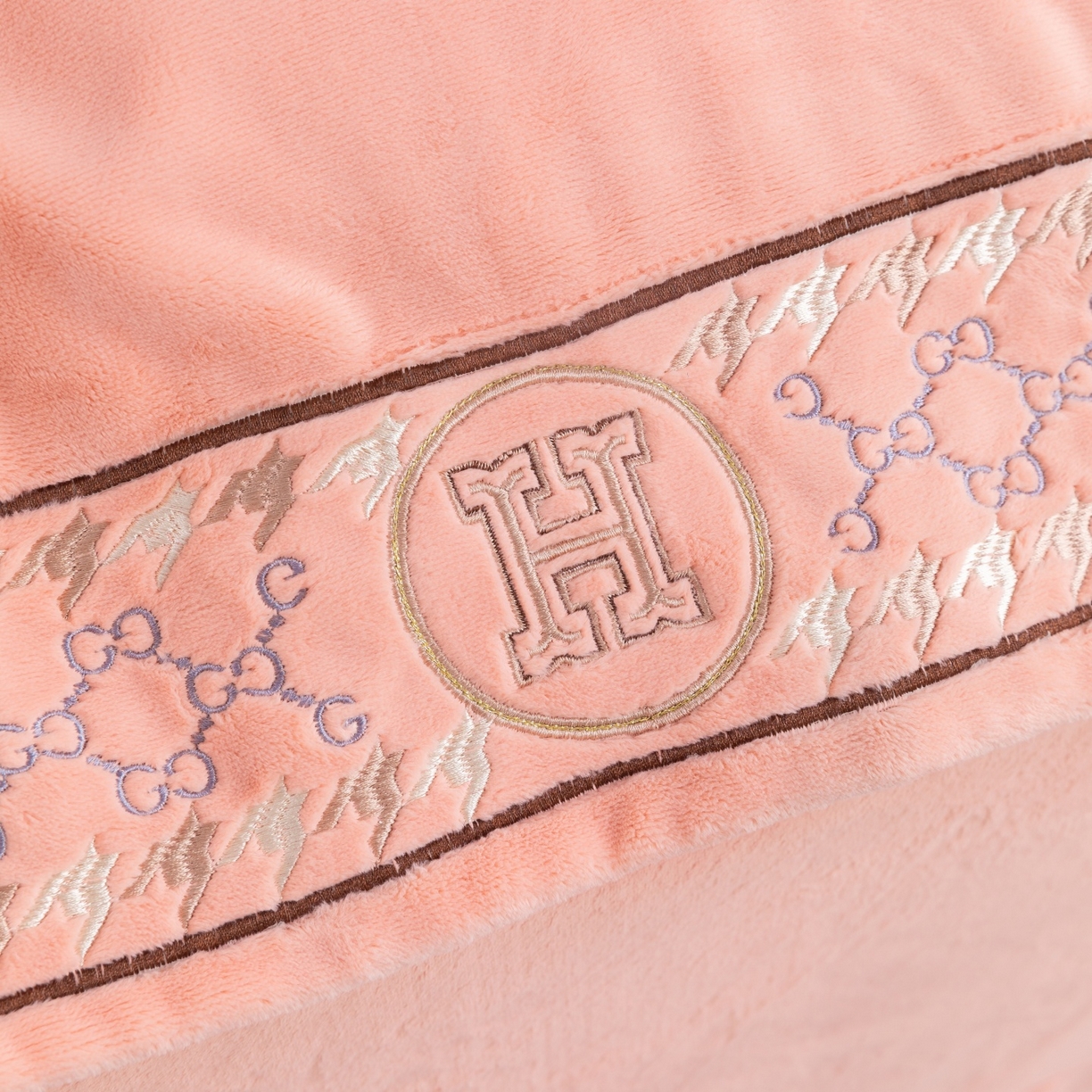 91家纺网 家纺一手货源 找家纺 优姿家纺 2025新款75D全光慕丝绒保暖四件套-摩登时代 摩登时代-粉玉