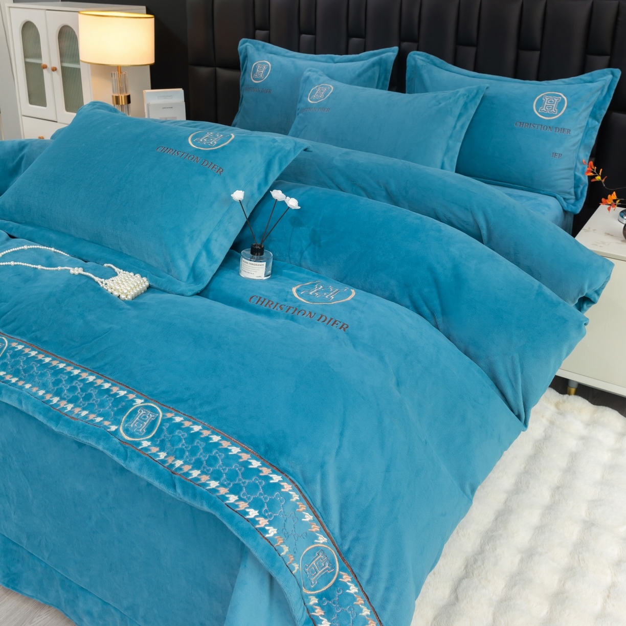 91家纺网 家纺一手货源 找家纺 （总）优姿家纺 2025新款75D全光慕丝绒保暖四件套-摩登时代