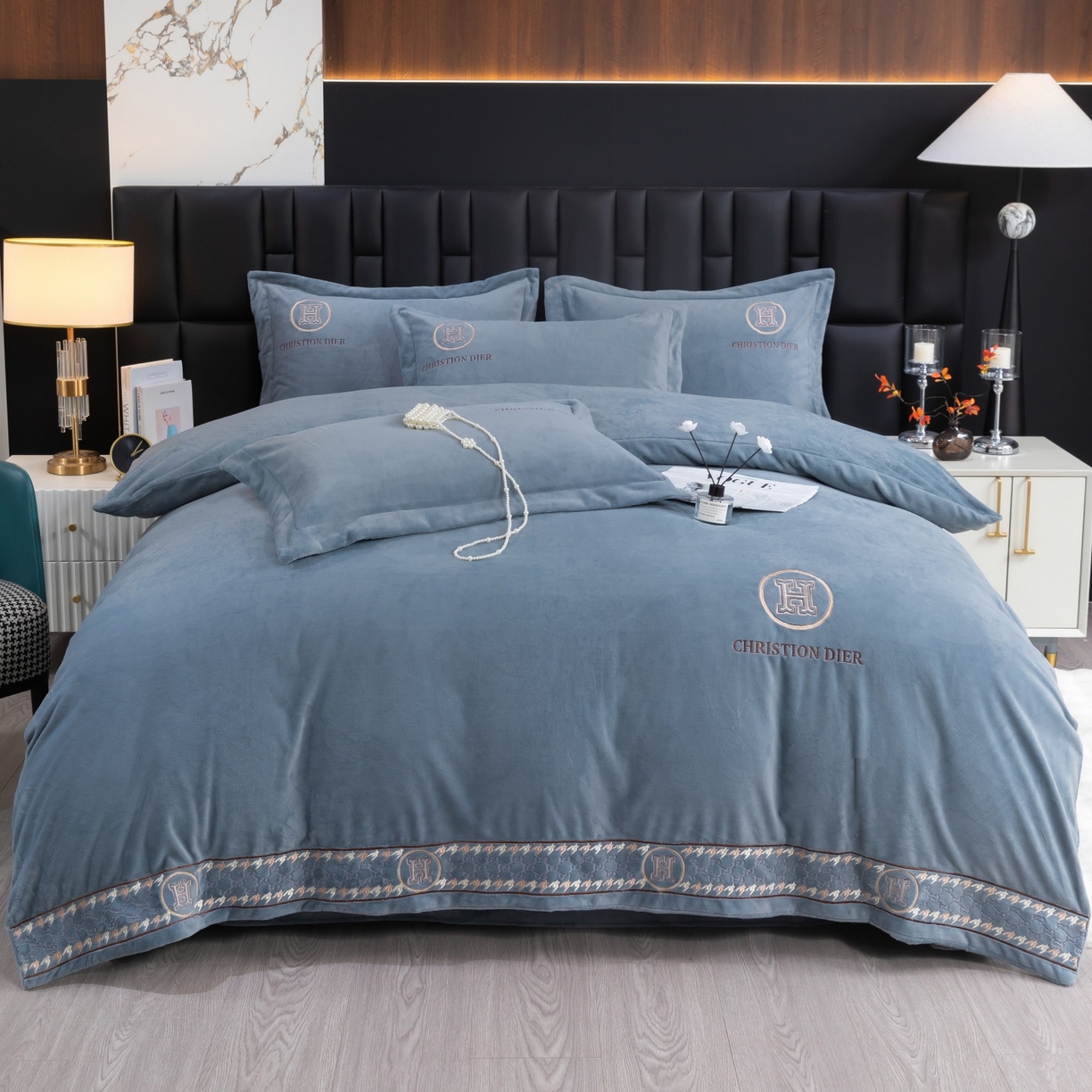 91家纺网 家纺一手货源 找家纺 优姿家纺 2025新款75D全光慕丝绒保暖四件套-摩登时代 摩登时代-高级灰