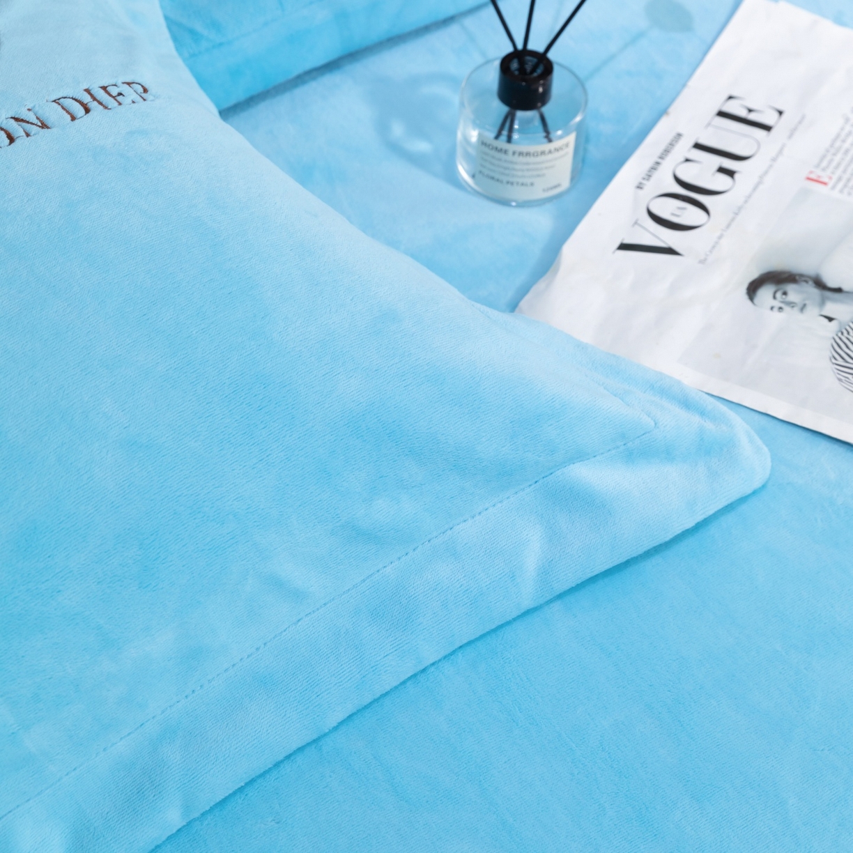 91家纺网 家纺一手货源 找家纺 优姿家纺 2025新款75D全光慕丝绒保暖四件套-摩登时代 摩登时代-天兰