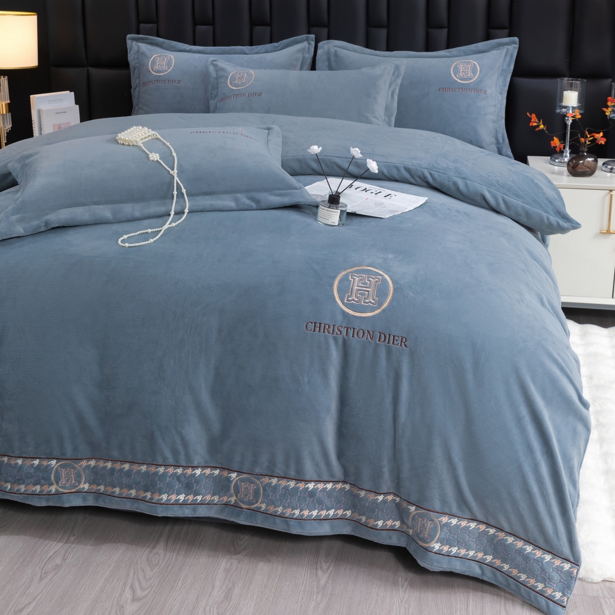 91家纺网 家纺一手货源 找家纺 优姿家纺 2025新款75D全光慕丝绒保暖四件套-摩登时代 摩登时代-高级灰