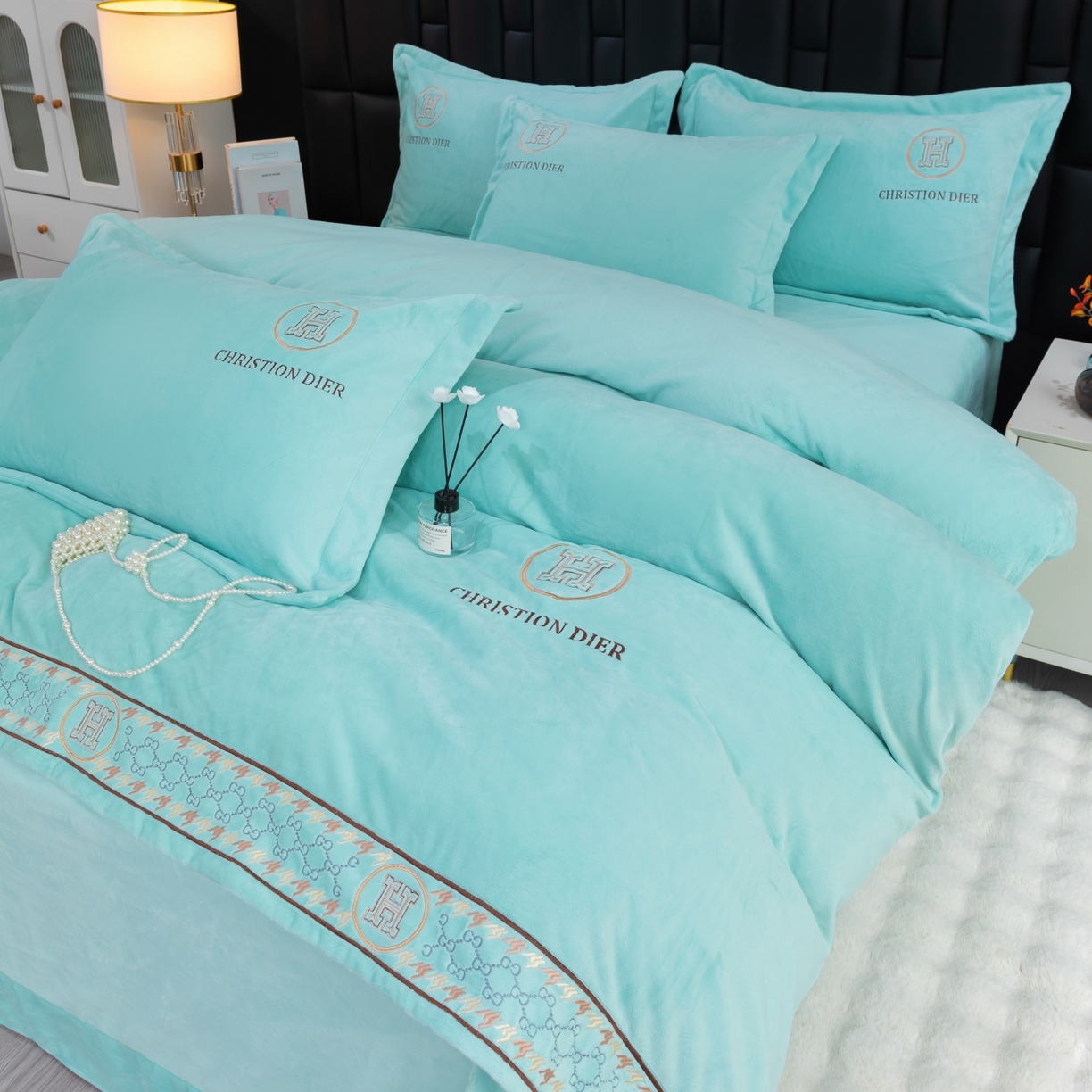 91家纺网 家纺一手货源 找家纺 优姿家纺 2025新款75D全光慕丝绒保暖四件套-摩登时代 摩登时代-湖兰