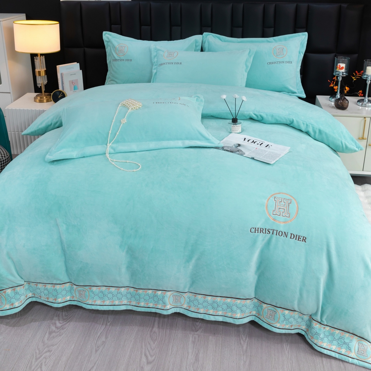 91家纺网 家纺一手货源 找家纺 优姿家纺 2025新款75D全光慕丝绒保暖四件套-摩登时代 摩登时代-湖兰