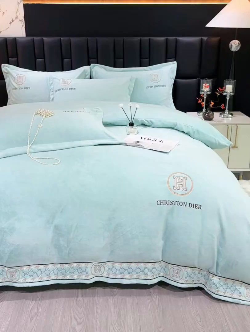 91家纺网 家纺一手货源 找家纺 优姿家纺 2025新款75D全光慕丝绒保暖四件套-摩登时代 摩登时代-湖兰