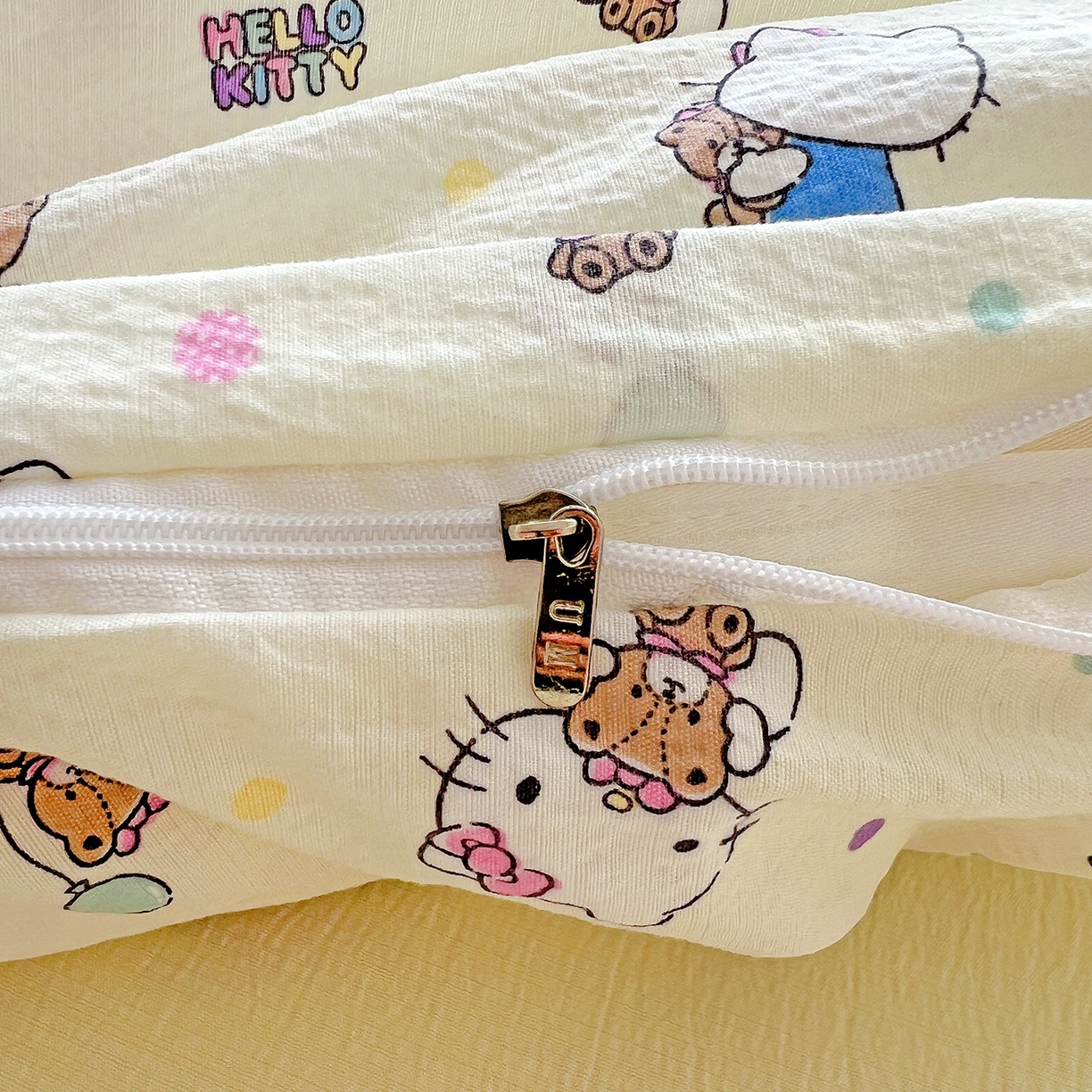 91家纺网 家纺一手货源 找家纺 奈颜 2025新款三丽鸥爆款云感双层纱印花四件套学生宿舍三件套-含防伪吊牌-提供买家秀 KT派对