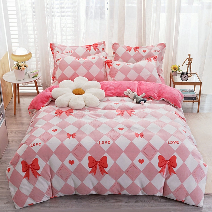 91家纺网 家纺一手货源 找家纺 宝薇 2025新款加厚保暖简约风小版印花牛奶绒四件套 蝴蝶结