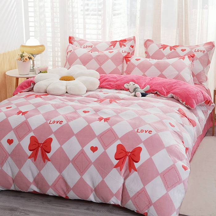 91家纺网 家纺一手货源 找家纺 宝薇 2025新款加厚保暖简约风小版印花牛奶绒四件套 蝴蝶结