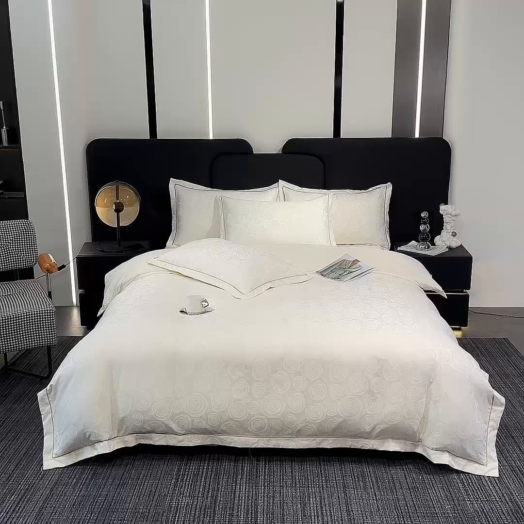 91家纺网 家纺一手货源 找家纺 栩裕纺织 2025新款提花宋锦缎四件套 溶月白