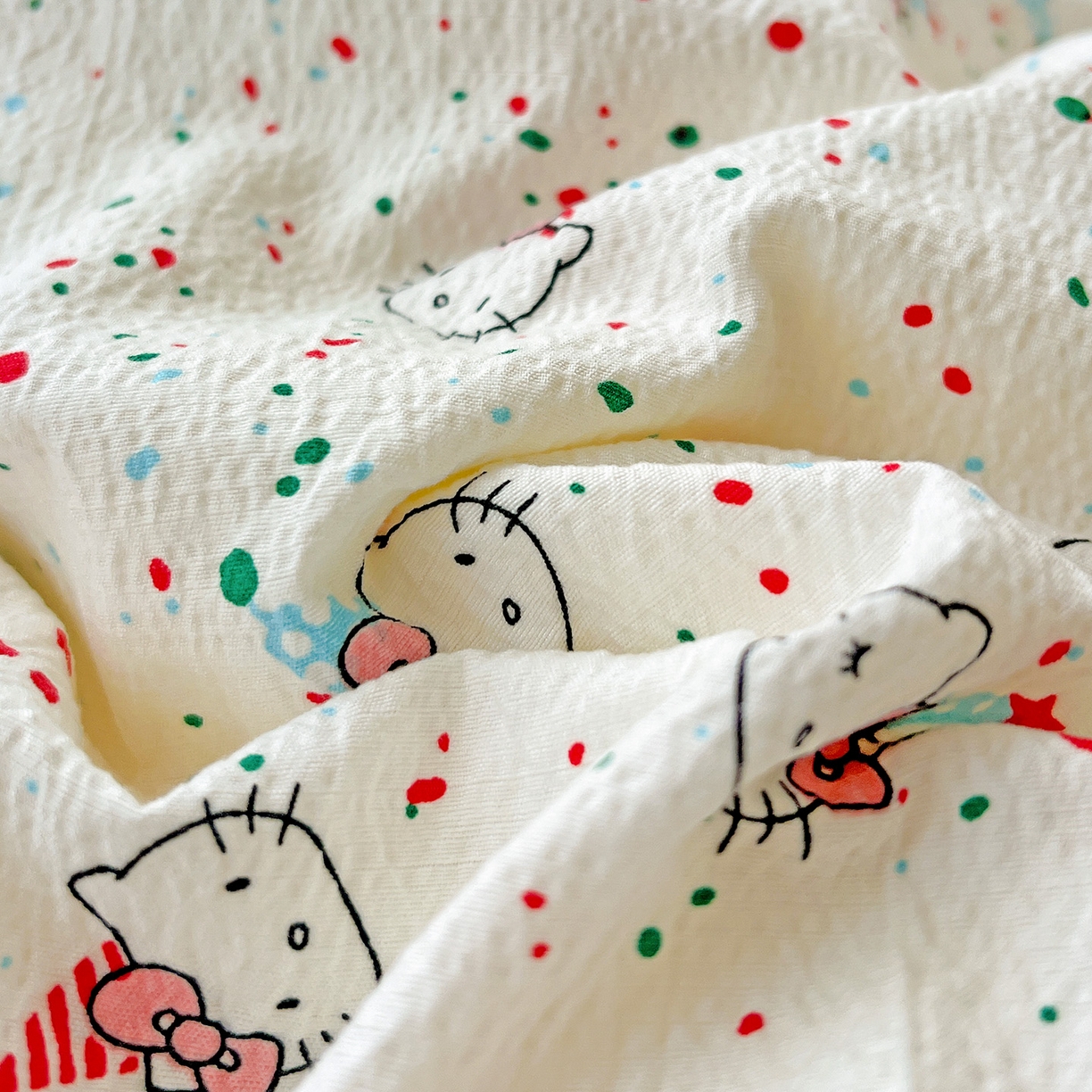 91家纺网 家纺一手货源 找家纺 奈颜 2025新款三丽鸥爆款云感双层纱印花四件套学生宿舍三件套-含防伪吊牌-提供买家秀 蛋糕KT猫-乳白