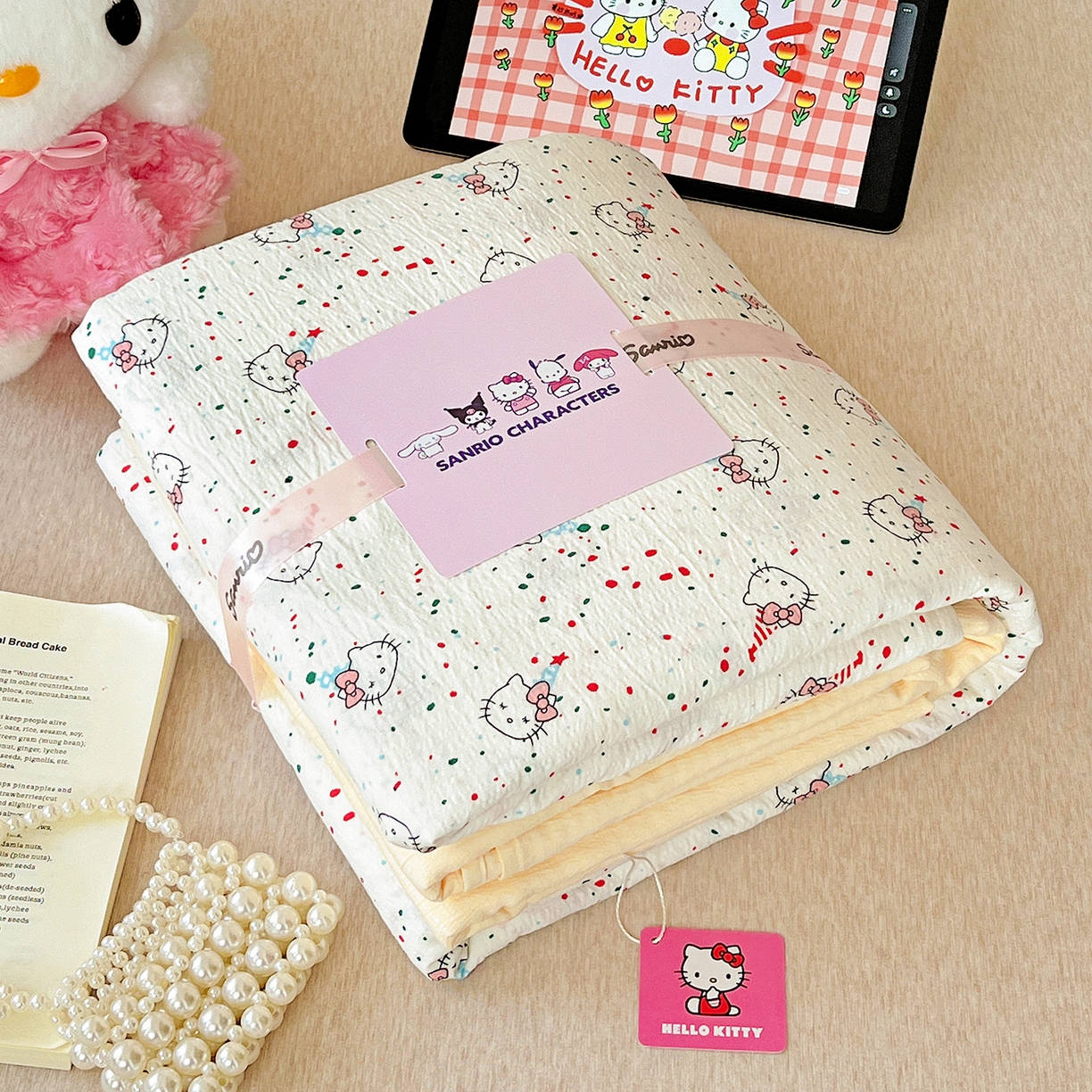 91家纺网 家纺一手货源 找家纺 奈颜 2025新款三丽鸥爆款云感双层纱印花四件套学生宿舍三件套-含防伪吊牌-提供买家秀 蛋糕KT猫-乳白