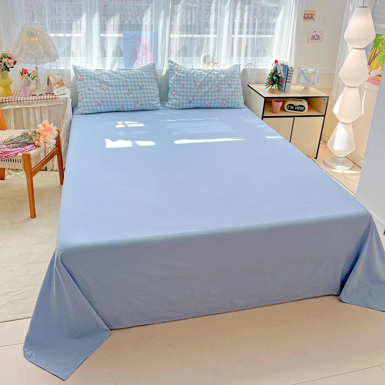 91家纺网 家纺一手货源 找家纺 奈颜 2025新款三丽鸥爆款云感双层纱印花四件套学生宿舍三件套-含防伪吊牌-提供买家秀 格子KT-浅蓝