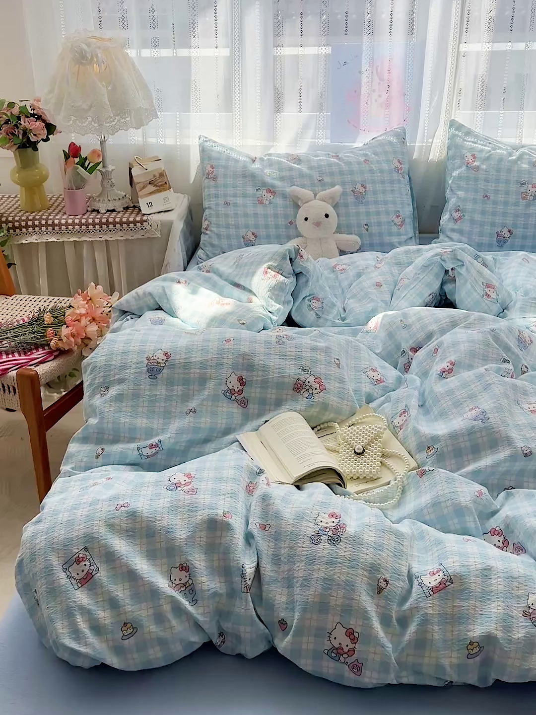 91家纺网 家纺一手货源 找家纺 奈颜 2025新款三丽鸥爆款云感双层纱印花四件套学生宿舍三件套-含防伪吊牌-提供买家秀 格子KT-浅蓝