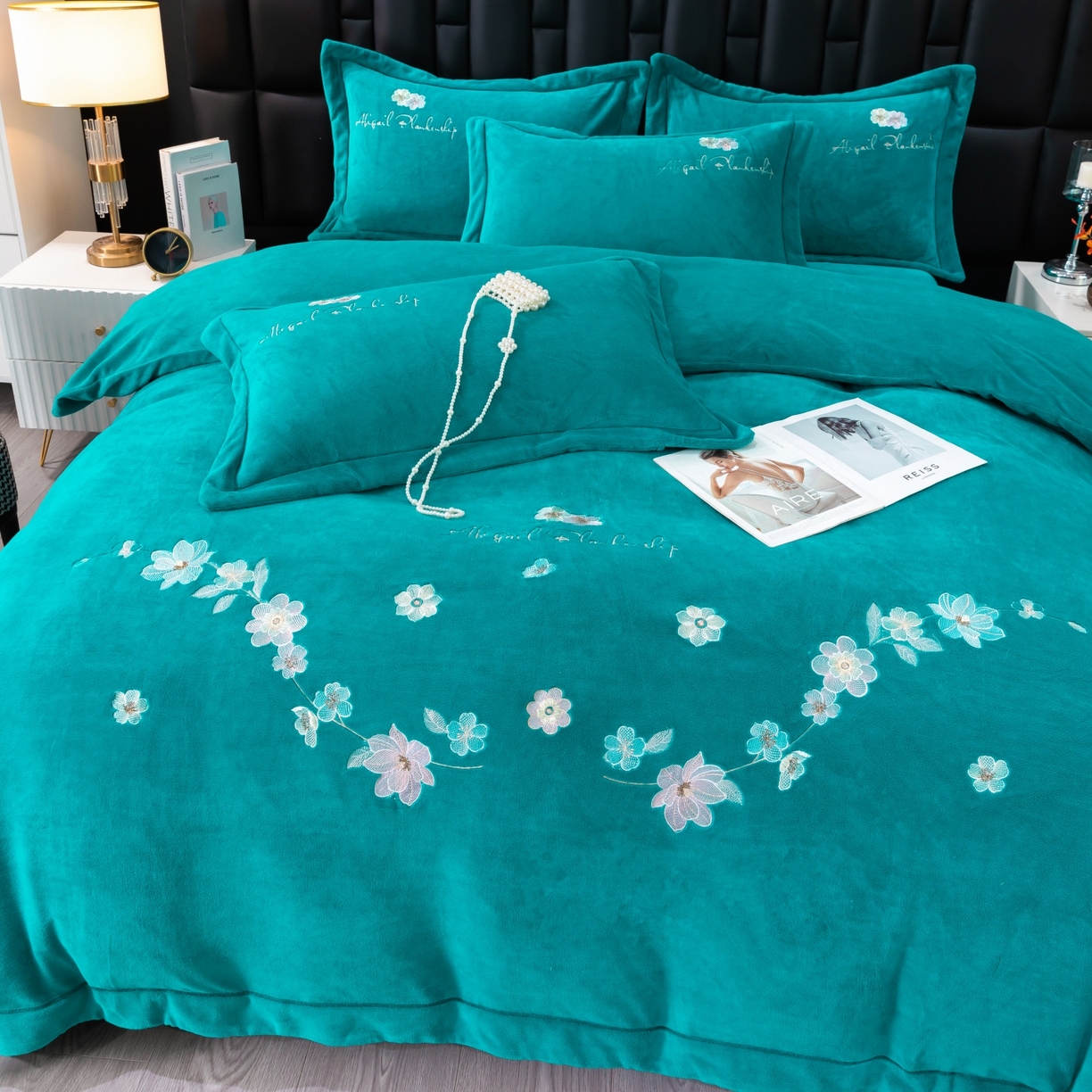 91家纺网 家纺一手货源 找家纺 （总）优姿家纺 2025新款10斤牛奶绒宽边绣花保暖四件套-花季