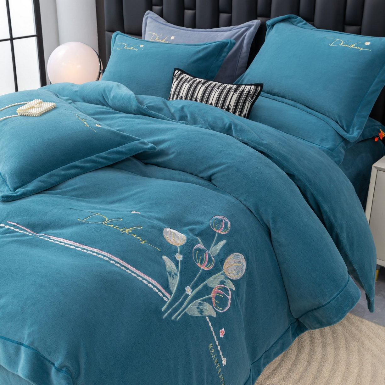 91家纺网 家纺一手货源 找家纺 （总）优姿家纺 2025新款10斤牛奶绒宽边绣花保暖四件套-郁金花香