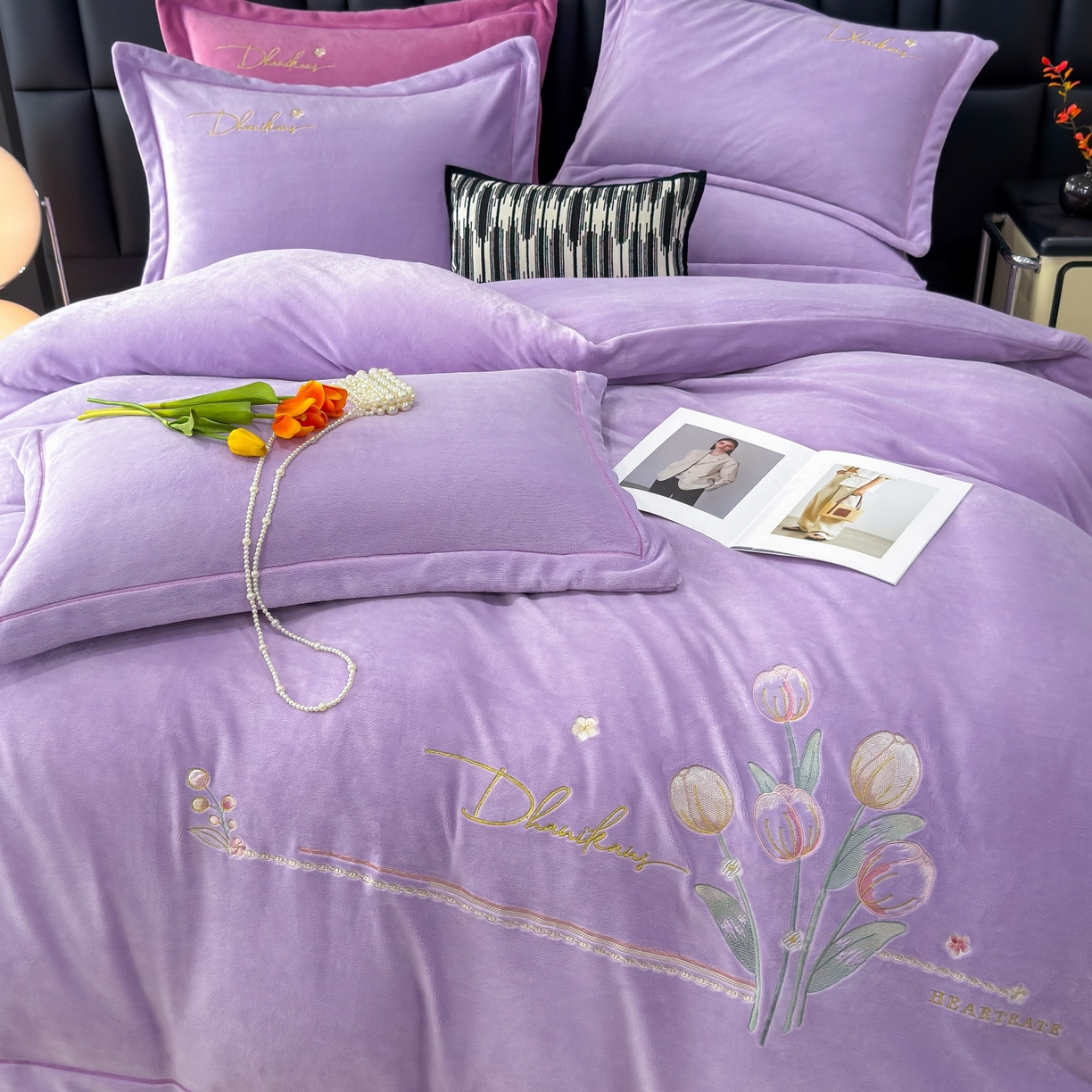 91家纺网 家纺一手货源 找家纺 优姿家纺 2025新款10斤牛奶绒宽边绣花保暖四件套-郁金花香 郁金花香-千代紫