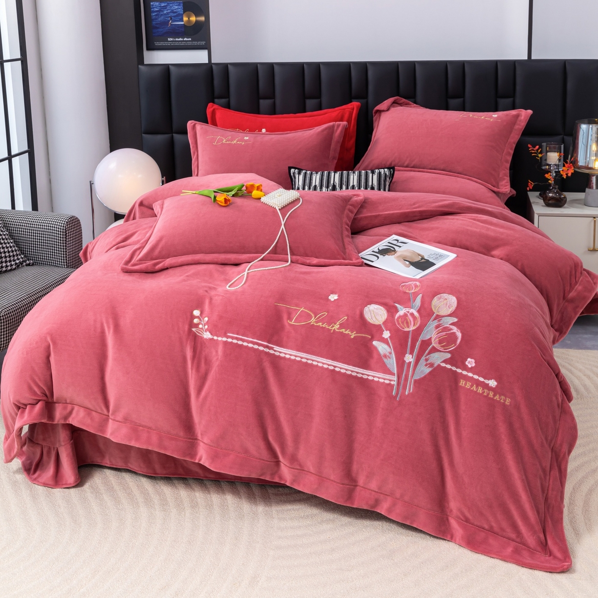 91家纺网 家纺一手货源 找家纺 优姿家纺 2025新款10斤牛奶绒宽边绣花保暖四件套-郁金花香 郁金花香-皮红