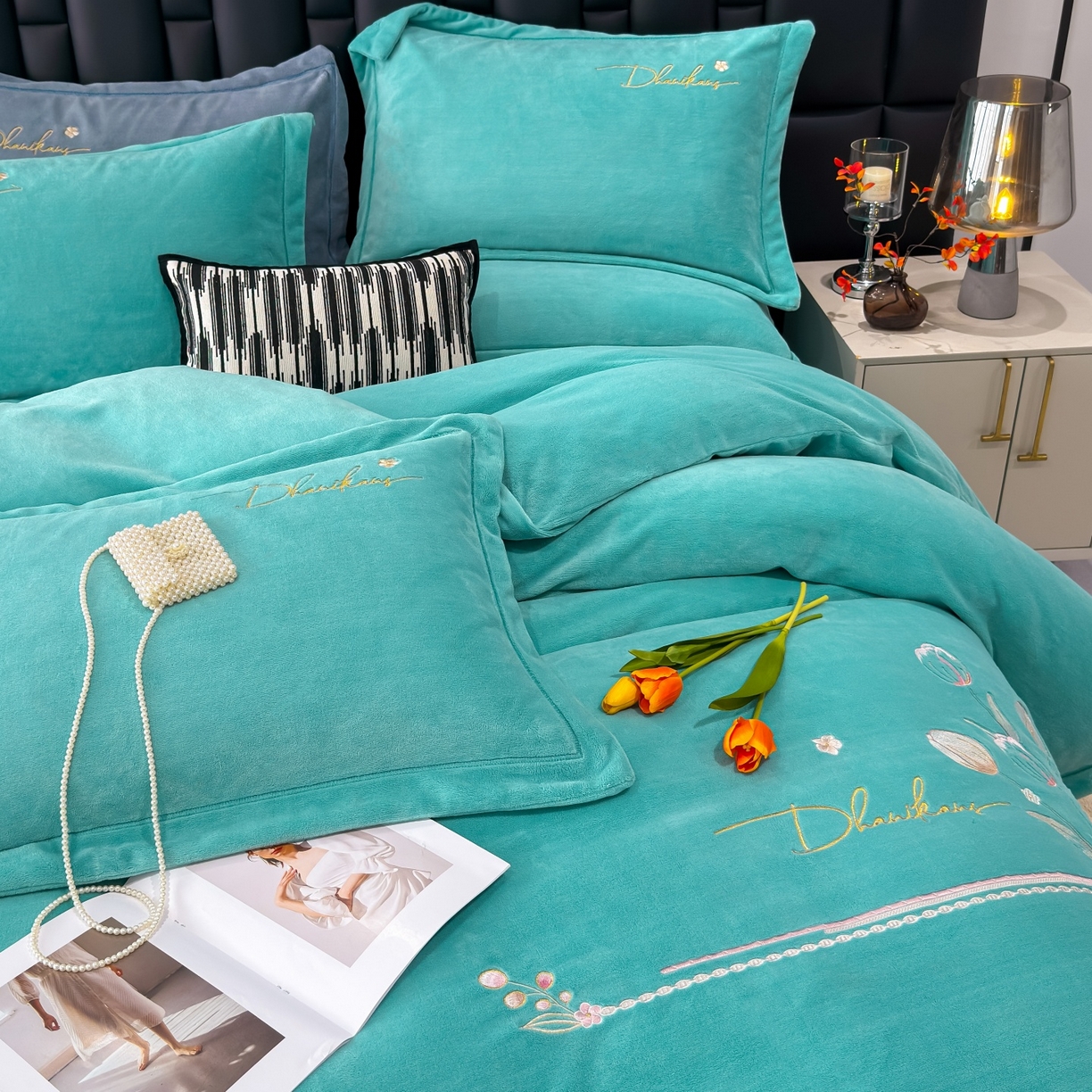 91家纺网 家纺一手货源 找家纺 优姿家纺 2025新款10斤牛奶绒宽边绣花保暖四件套-郁金花香 郁金花香-湖兰