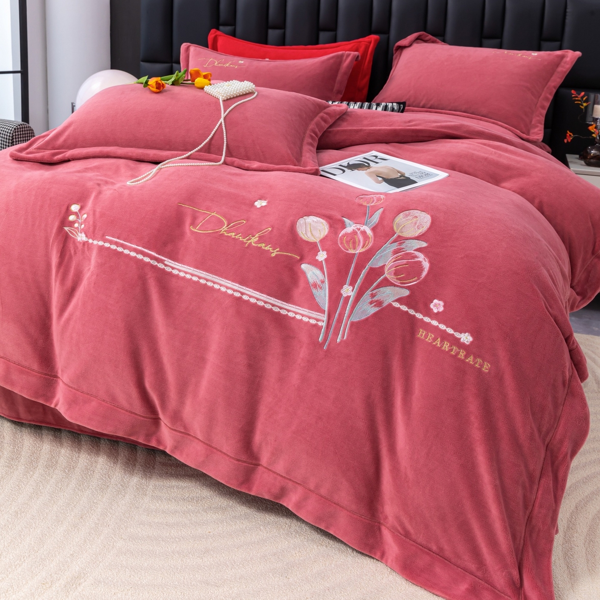 91家纺网 家纺一手货源 找家纺 优姿家纺 2025新款10斤牛奶绒宽边绣花保暖四件套-郁金花香 郁金花香-皮红