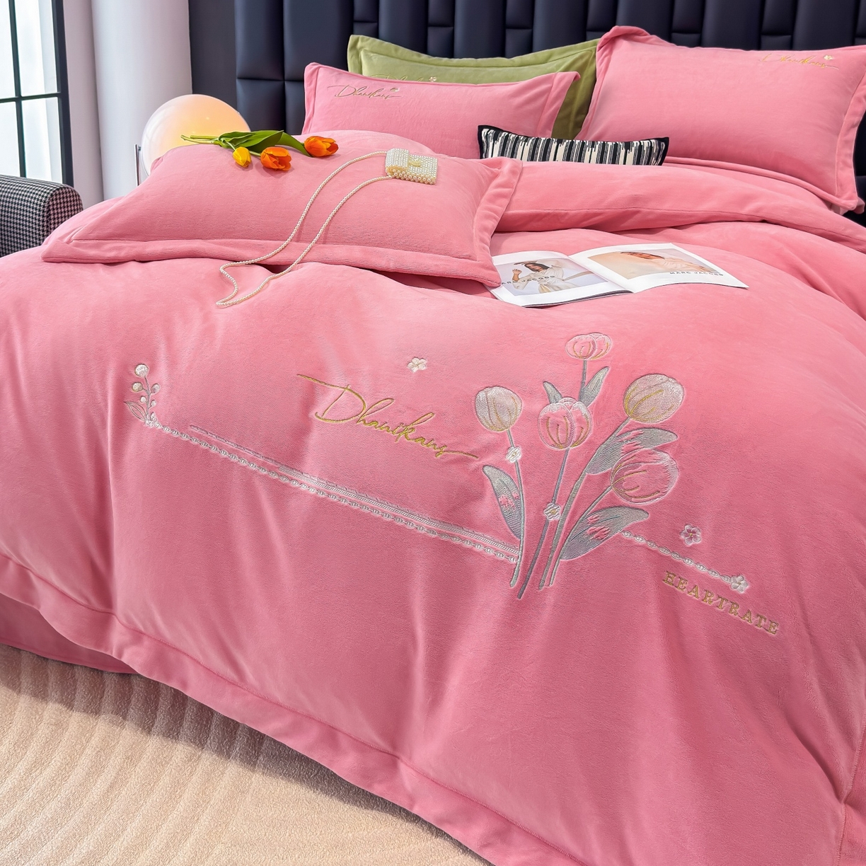 91家纺网 家纺一手货源 找家纺 优姿家纺 2025新款10斤牛奶绒宽边绣花保暖四件套-郁金花香 郁金花香-粉