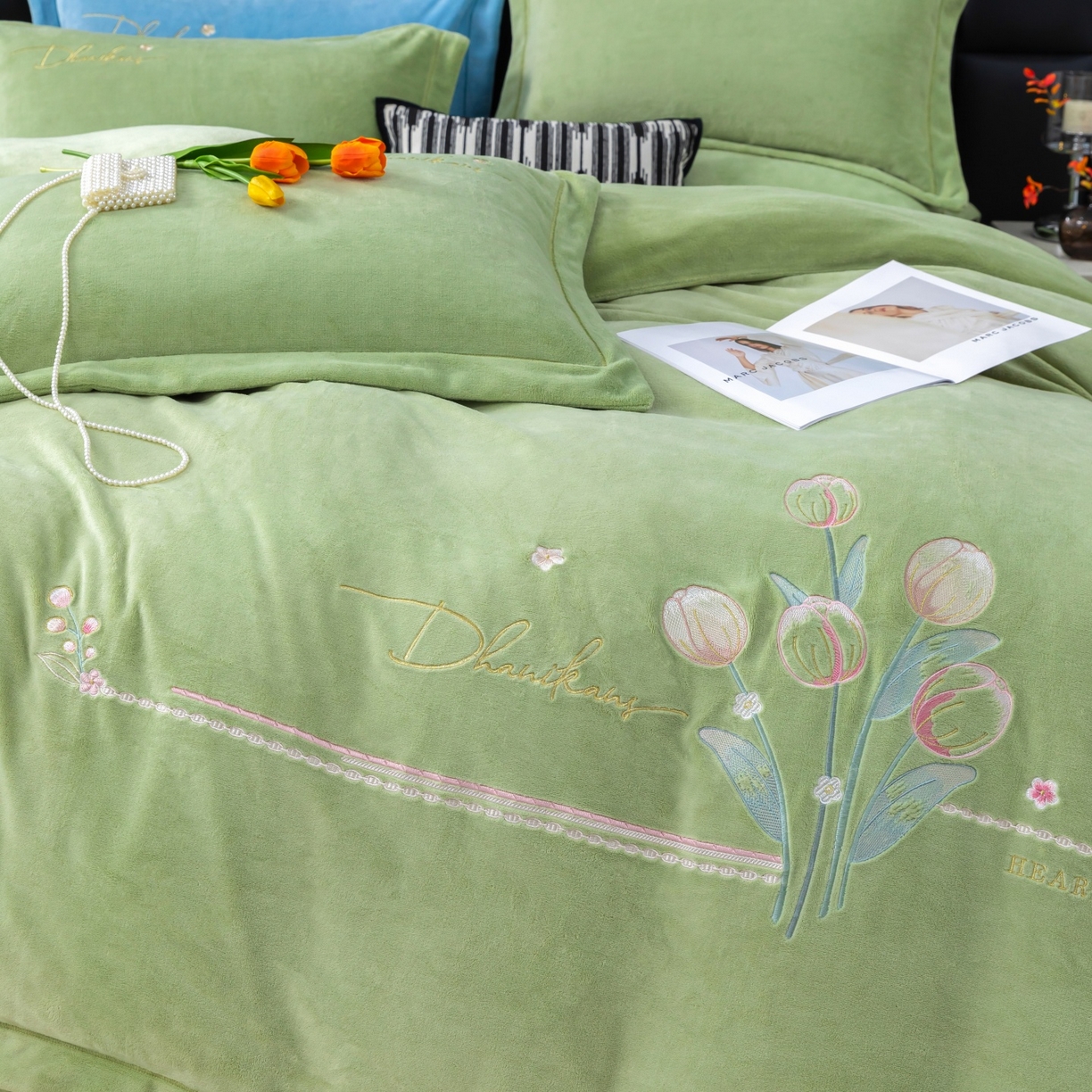 91家纺网 家纺一手货源 找家纺 优姿家纺 2025新款10斤牛奶绒宽边绣花保暖四件套-郁金花香 郁金花香-抹茶绿