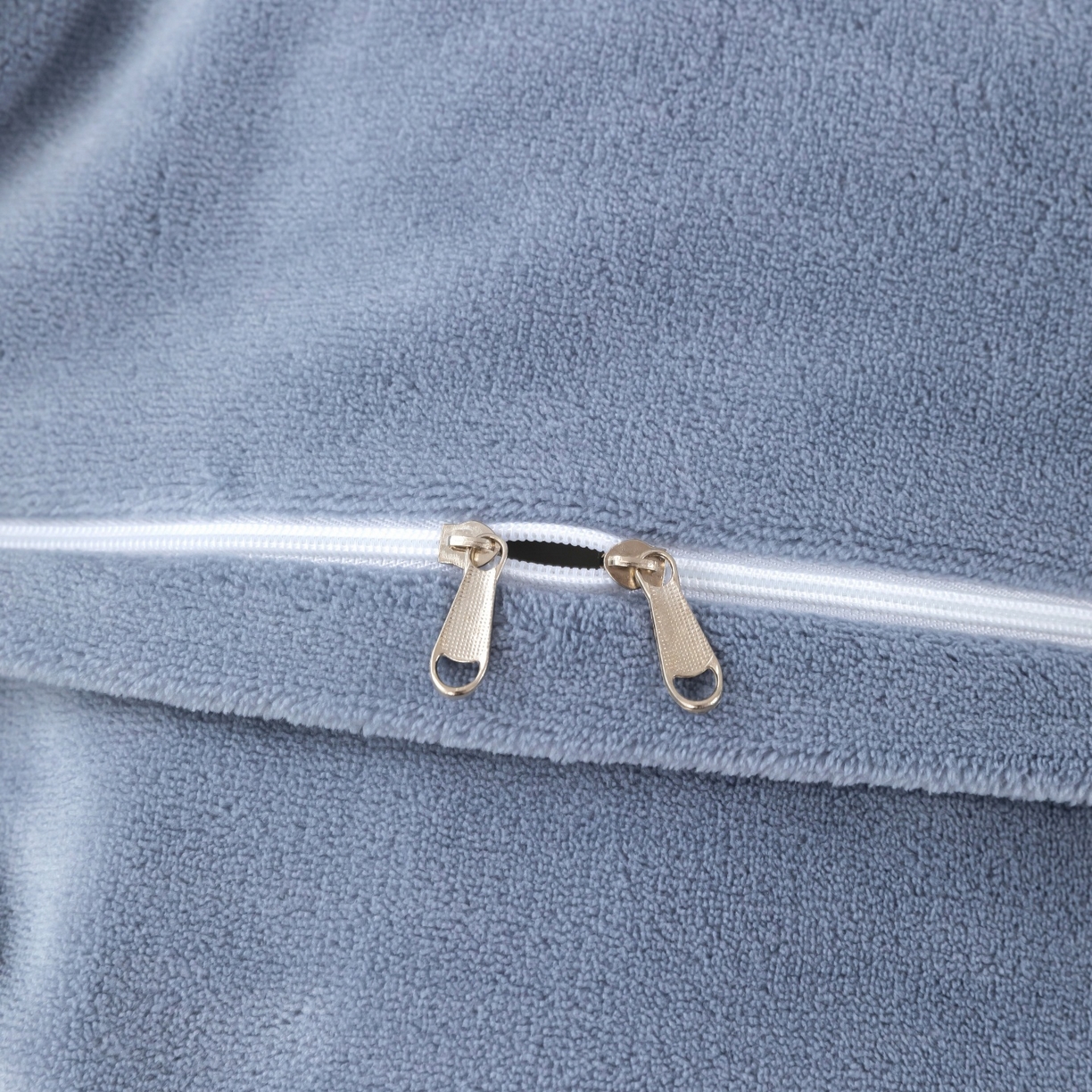 91家纺网 家纺一手货源 找家纺 优姿家纺 2025新款10斤牛奶绒宽边绣花保暖四件套-郁金花香 郁金花香-典雅灰