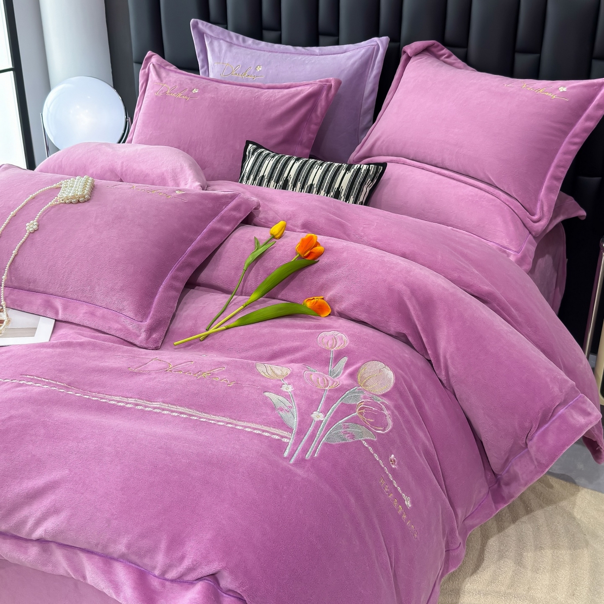 91家纺网 家纺一手货源 找家纺 优姿家纺 2025新款10斤牛奶绒宽边绣花保暖四件套-郁金花香 郁金花香-紫