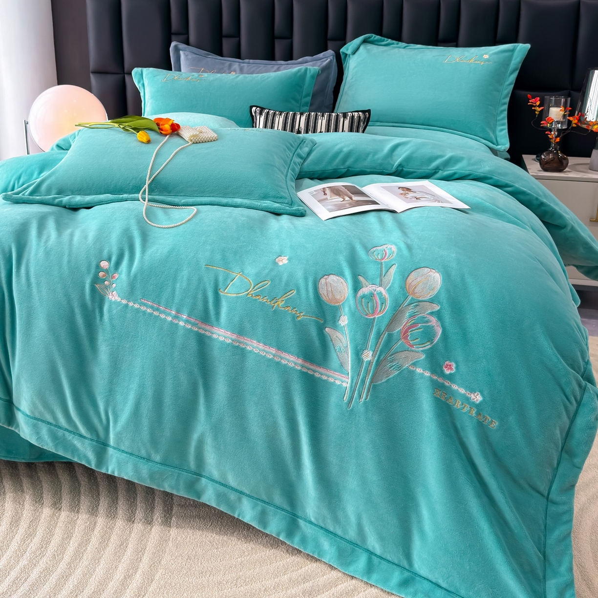 91家纺网 家纺一手货源 找家纺 优姿家纺 2025新款10斤牛奶绒宽边绣花保暖四件套-郁金花香 郁金花香-湖兰