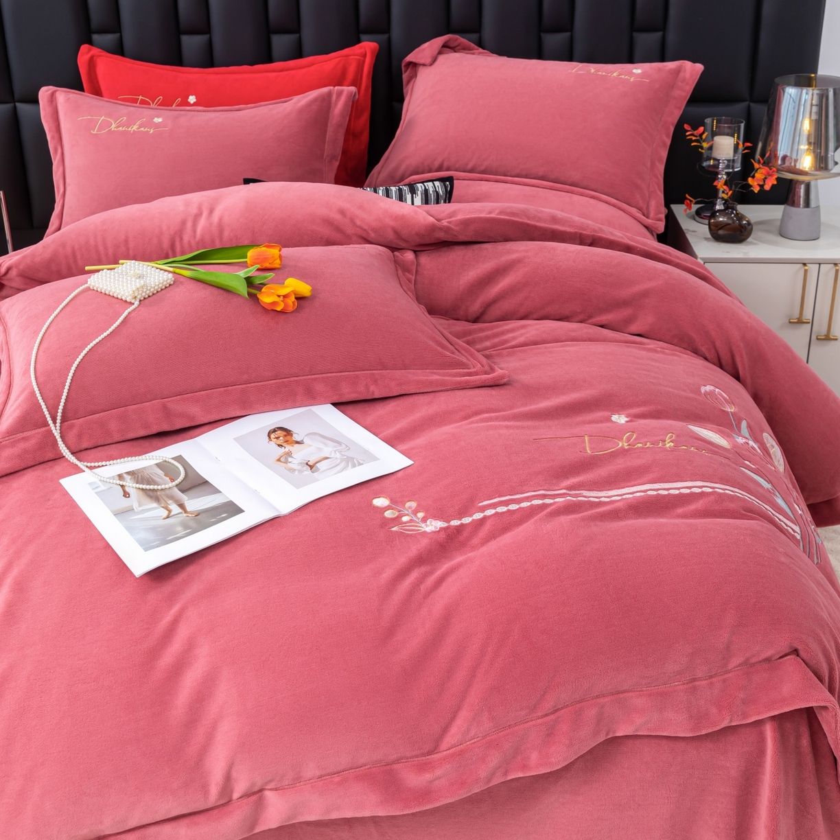 91家纺网 家纺一手货源 找家纺 优姿家纺 2025新款10斤牛奶绒宽边绣花保暖四件套-郁金花香 郁金花香-皮红