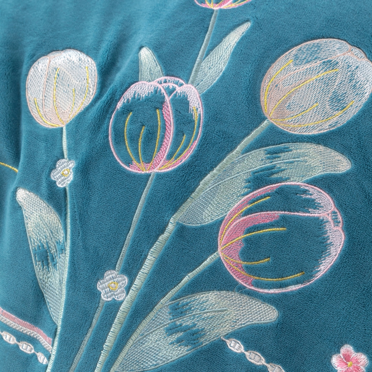 91家纺网 家纺一手货源 找家纺 （总）优姿家纺 2025新款10斤牛奶绒宽边绣花保暖四件套-郁金花香