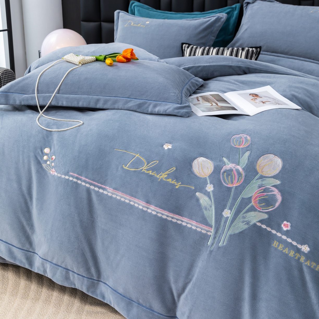 91家纺网 家纺一手货源 找家纺 优姿家纺 2025新款10斤牛奶绒宽边绣花保暖四件套-郁金花香 郁金花香-典雅灰