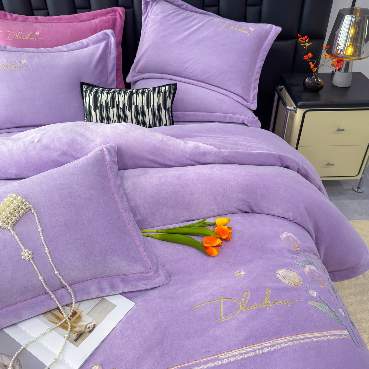 91家纺网 家纺一手货源 找家纺 优姿家纺 2025新款10斤牛奶绒宽边绣花保暖四件套-郁金花香 郁金花香-千代紫