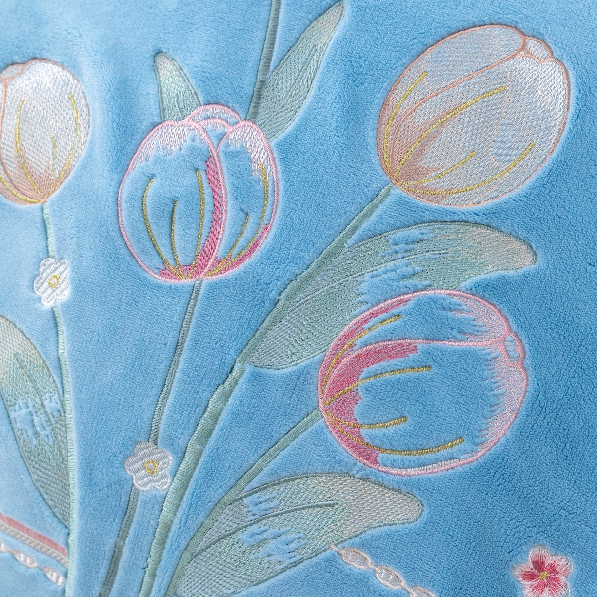 91家纺网 家纺一手货源 找家纺 优姿家纺 2025新款10斤牛奶绒宽边绣花保暖四件套-郁金花香 郁金花香-天兰