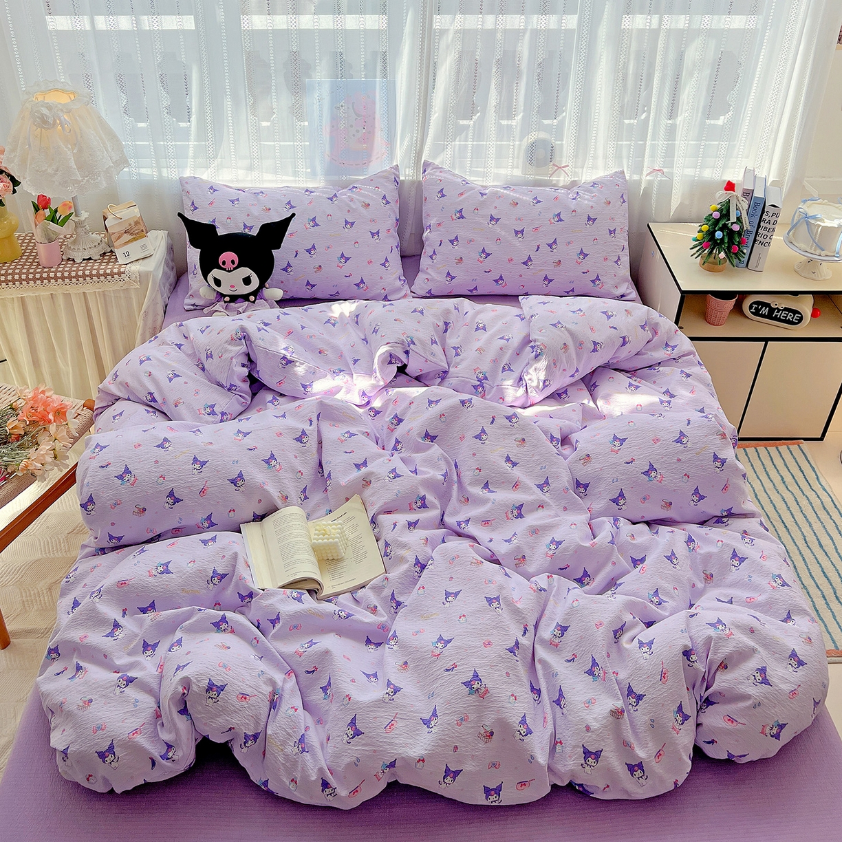 91家纺网 家纺一手货源 找家纺 奈颜 2025新款三丽鸥爆款云感双层纱印花四件套学生宿舍三件套-含防伪吊牌-提供买家秀 库洛米-浅紫