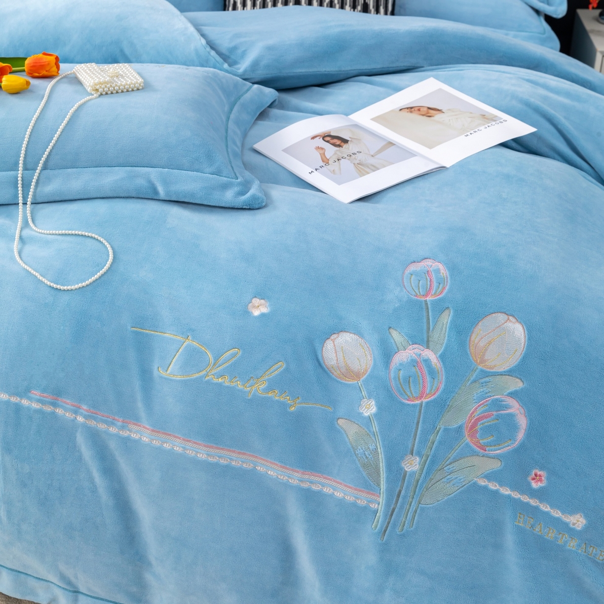 91家纺网 家纺一手货源 找家纺 优姿家纺 2025新款10斤牛奶绒宽边绣花保暖四件套-郁金花香 郁金花香-天兰