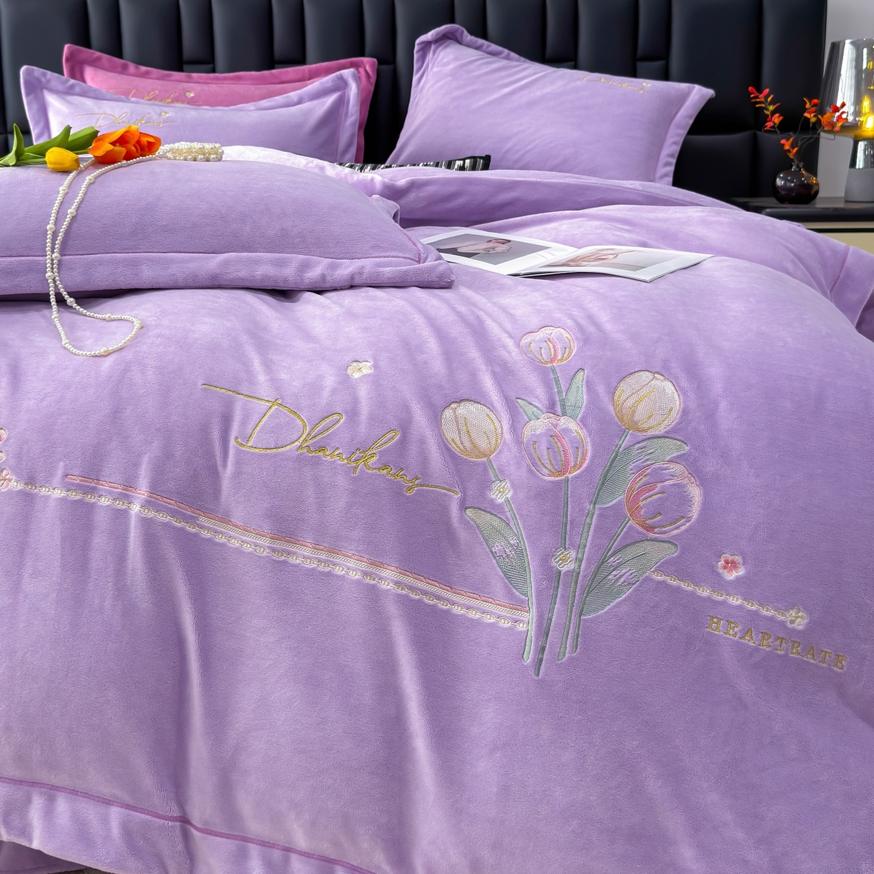 91家纺网 家纺一手货源 找家纺 优姿家纺 2025新款10斤牛奶绒宽边绣花保暖四件套-郁金花香 郁金花香-千代紫