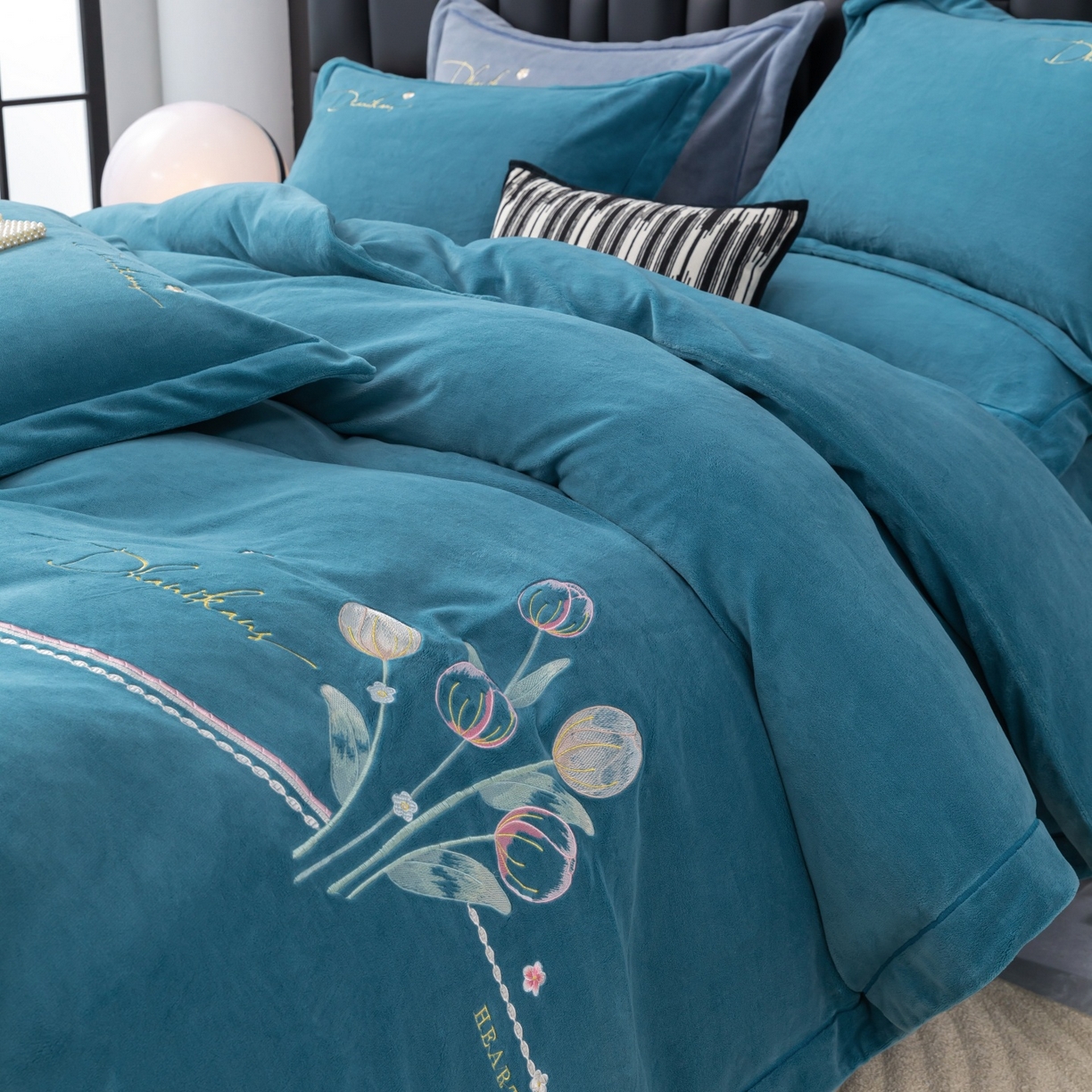 91家纺网 家纺一手货源 找家纺 （总）优姿家纺 2025新款10斤牛奶绒宽边绣花保暖四件套-郁金花香