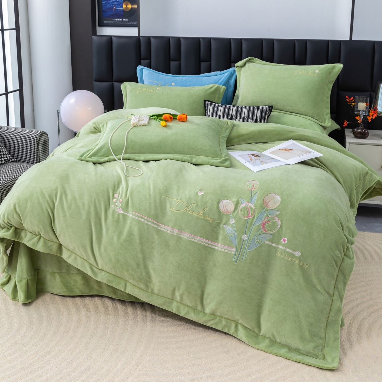 91家纺网 家纺一手货源 找家纺 优姿家纺 2025新款10斤牛奶绒宽边绣花保暖四件套-郁金花香 郁金花香-抹茶绿