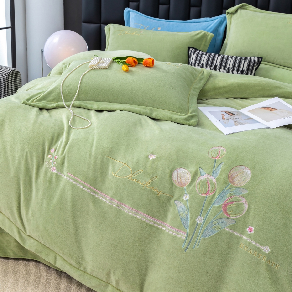 91家纺网 家纺一手货源 找家纺 优姿家纺 2025新款10斤牛奶绒宽边绣花保暖四件套-郁金花香 郁金花香-抹茶绿