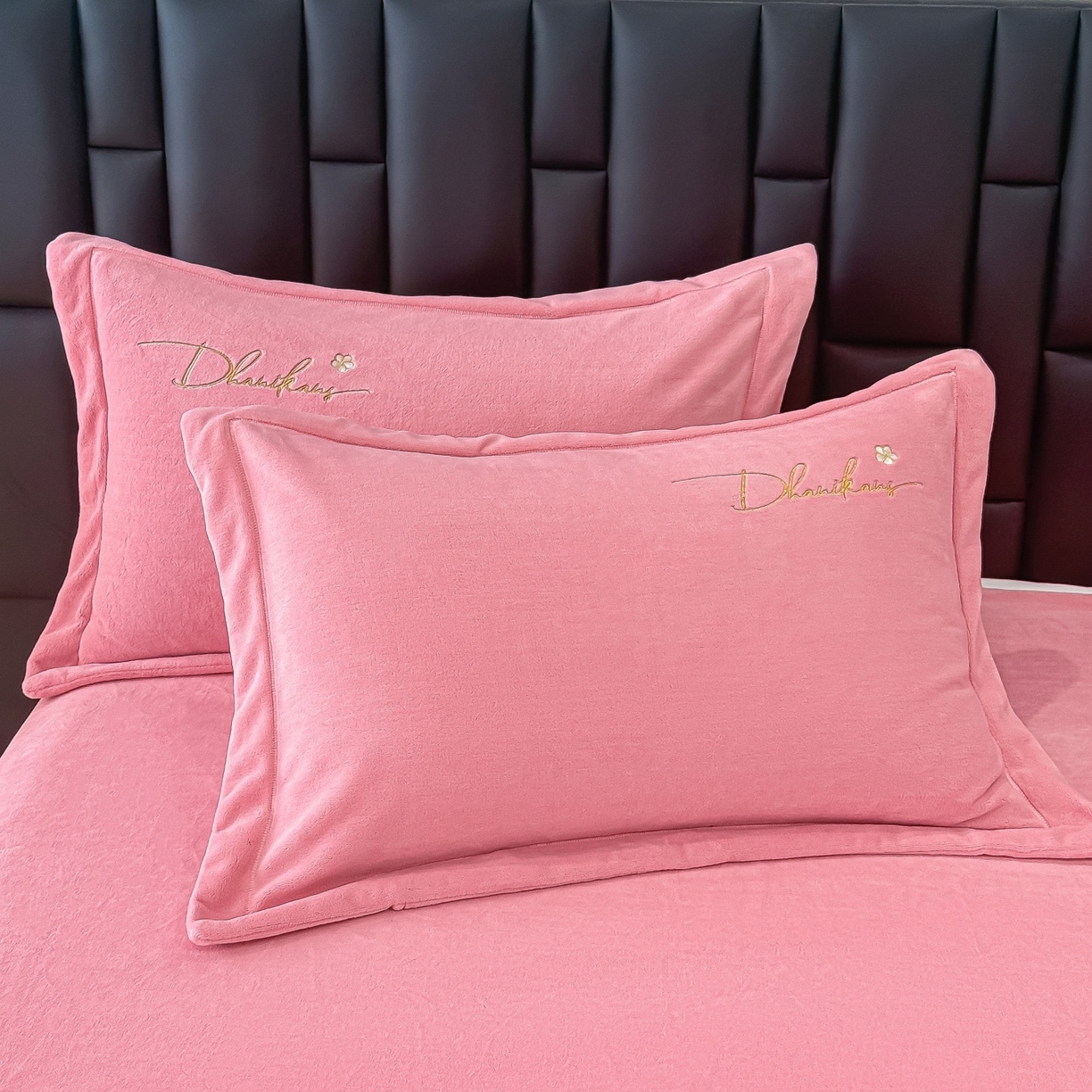 91家纺网 家纺一手货源 找家纺 优姿家纺 2025新款10斤牛奶绒宽边绣花保暖四件套-郁金花香 郁金花香-粉