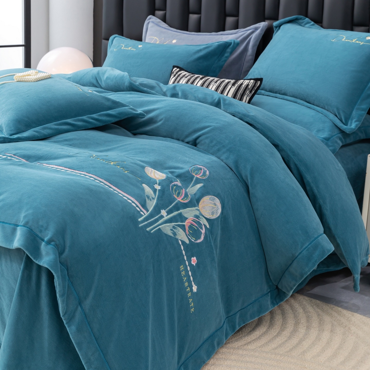 91家纺网 家纺一手货源 找家纺 （总）优姿家纺 2025新款10斤牛奶绒宽边绣花保暖四件套-郁金花香