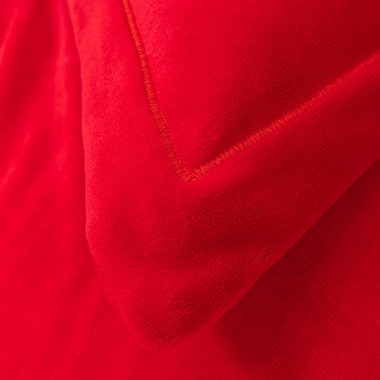 91家纺网 家纺一手货源 找家纺 优姿家纺 2025新款10斤牛奶绒宽边绣花保暖四件套-郁金花香 郁金花香-大红