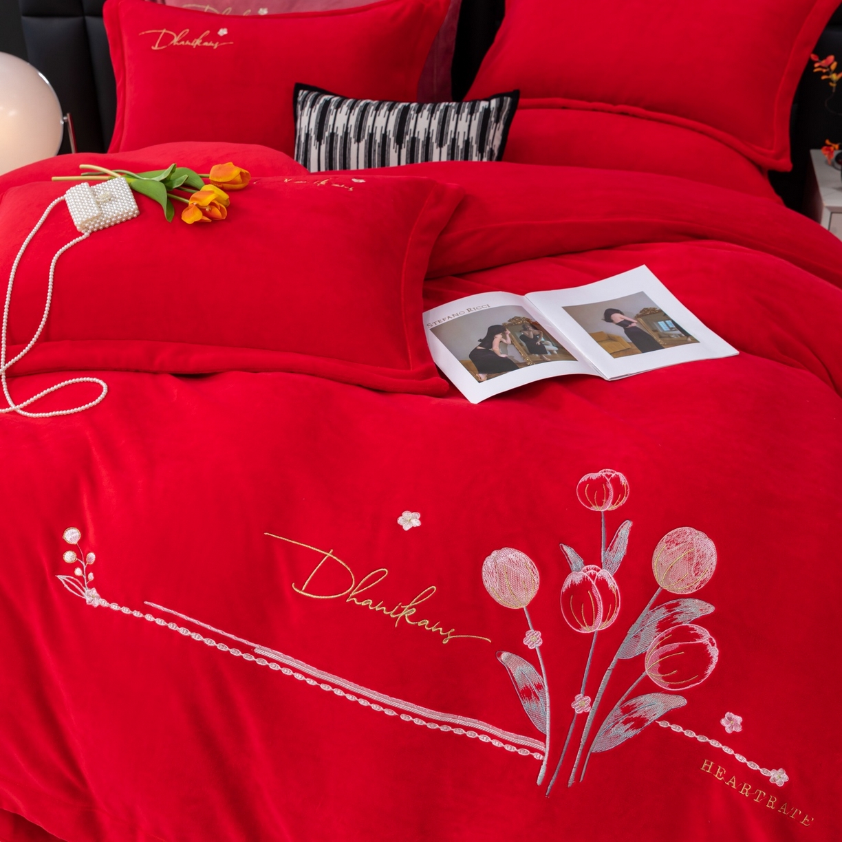 91家纺网 家纺一手货源 找家纺 优姿家纺 2025新款10斤牛奶绒宽边绣花保暖四件套-郁金花香 郁金花香-大红