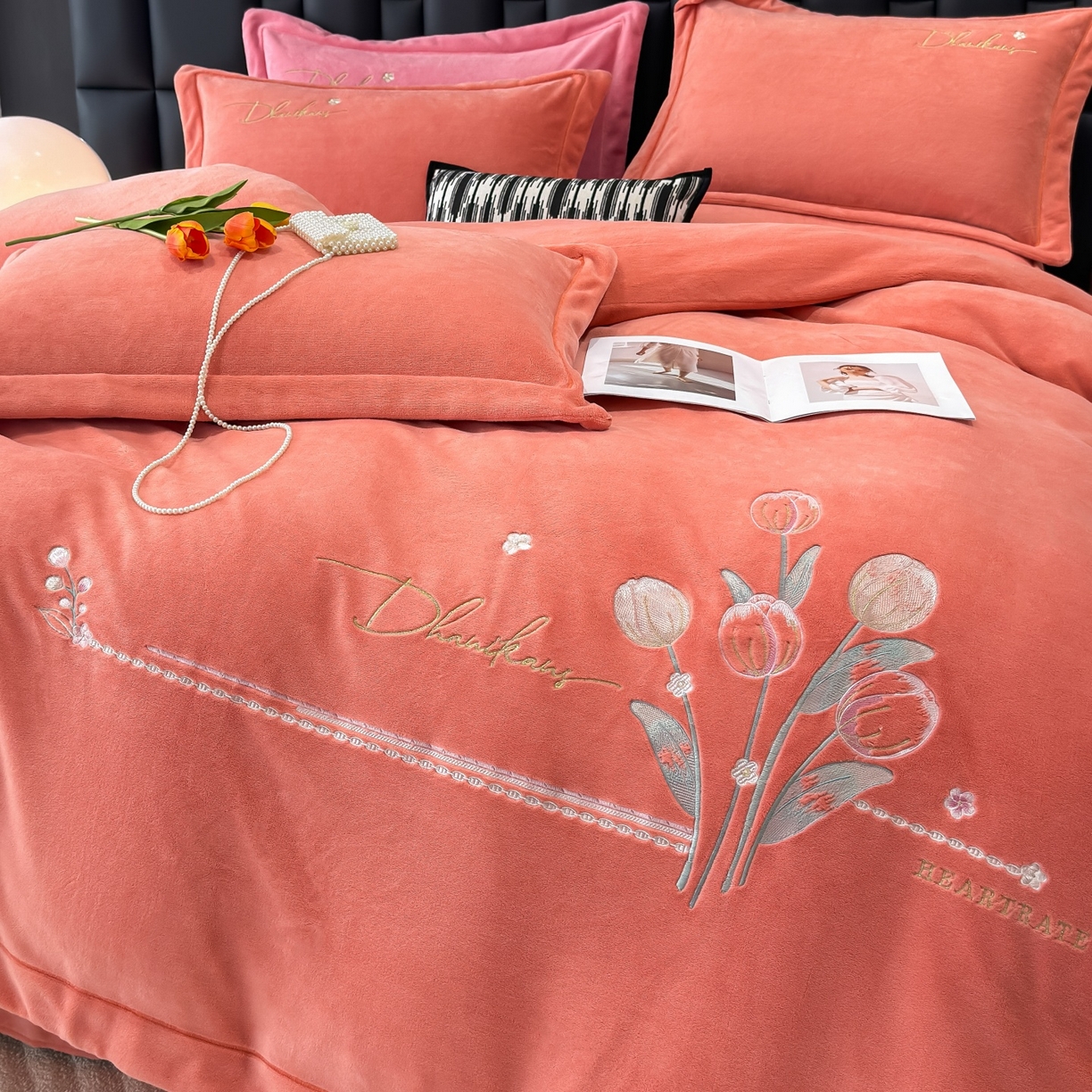 91家纺网 家纺一手货源 找家纺 优姿家纺 2025新款10斤牛奶绒宽边绣花保暖四件套-郁金花香 郁金花香-桔