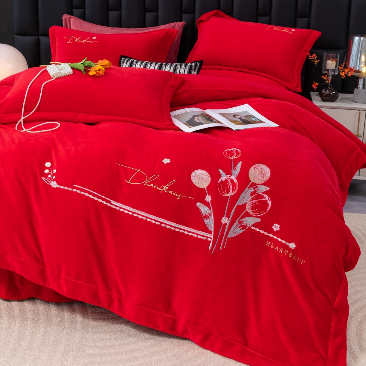 91家纺网 家纺一手货源 找家纺 优姿家纺 2025新款10斤牛奶绒宽边绣花保暖四件套-郁金花香 郁金花香-大红