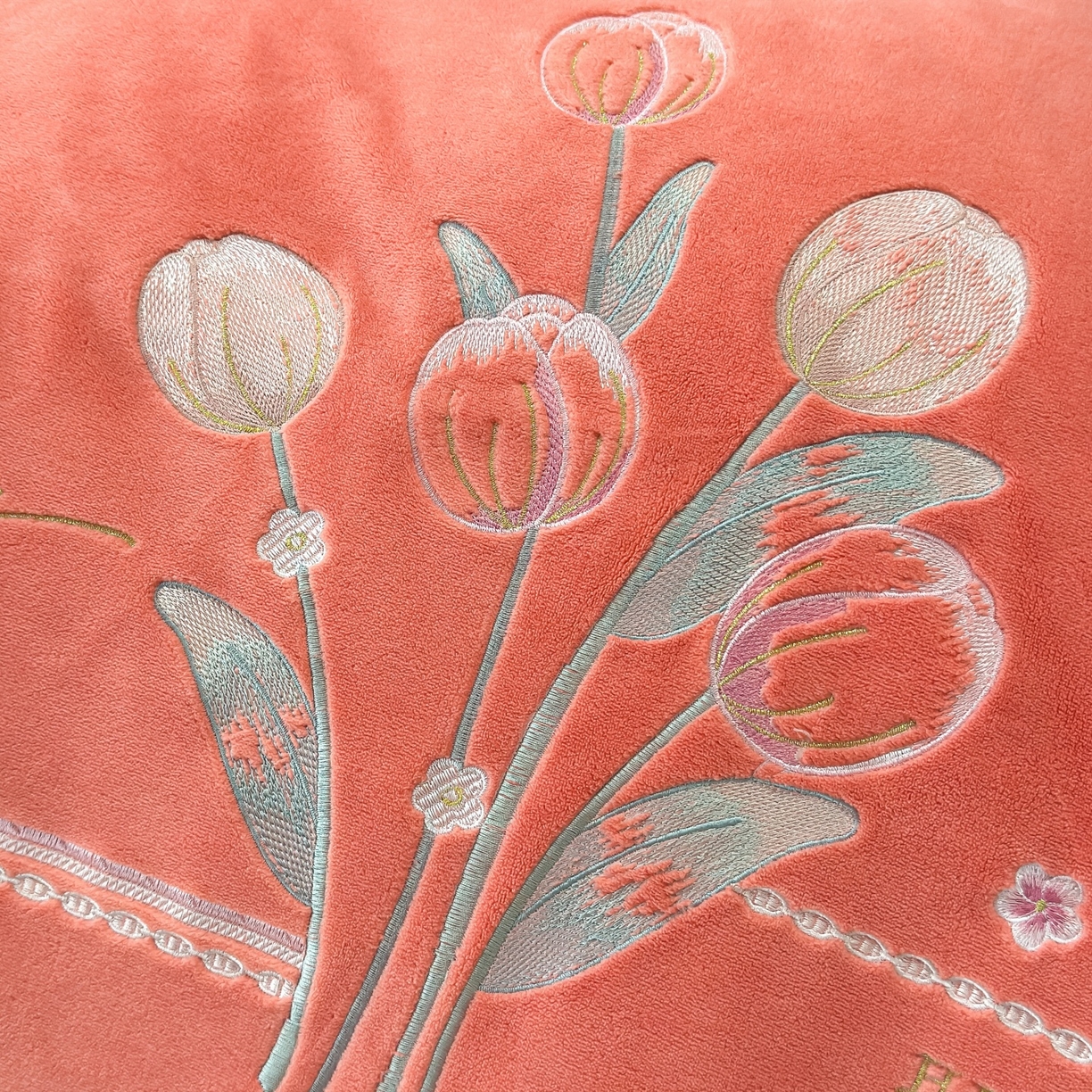 91家纺网 家纺一手货源 找家纺 优姿家纺 2025新款10斤牛奶绒宽边绣花保暖四件套-郁金花香 郁金花香-桔