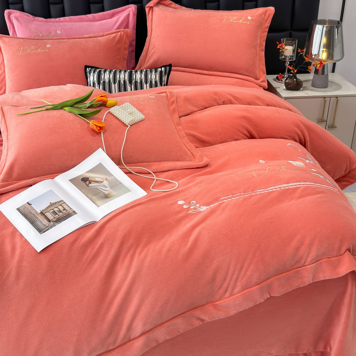 91家纺网 家纺一手货源 找家纺 优姿家纺 2025新款10斤牛奶绒宽边绣花保暖四件套-郁金花香 郁金花香-桔