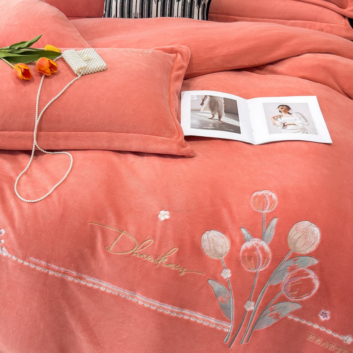 91家纺网 家纺一手货源 找家纺 优姿家纺 2025新款10斤牛奶绒宽边绣花保暖四件套-郁金花香 郁金花香-桔