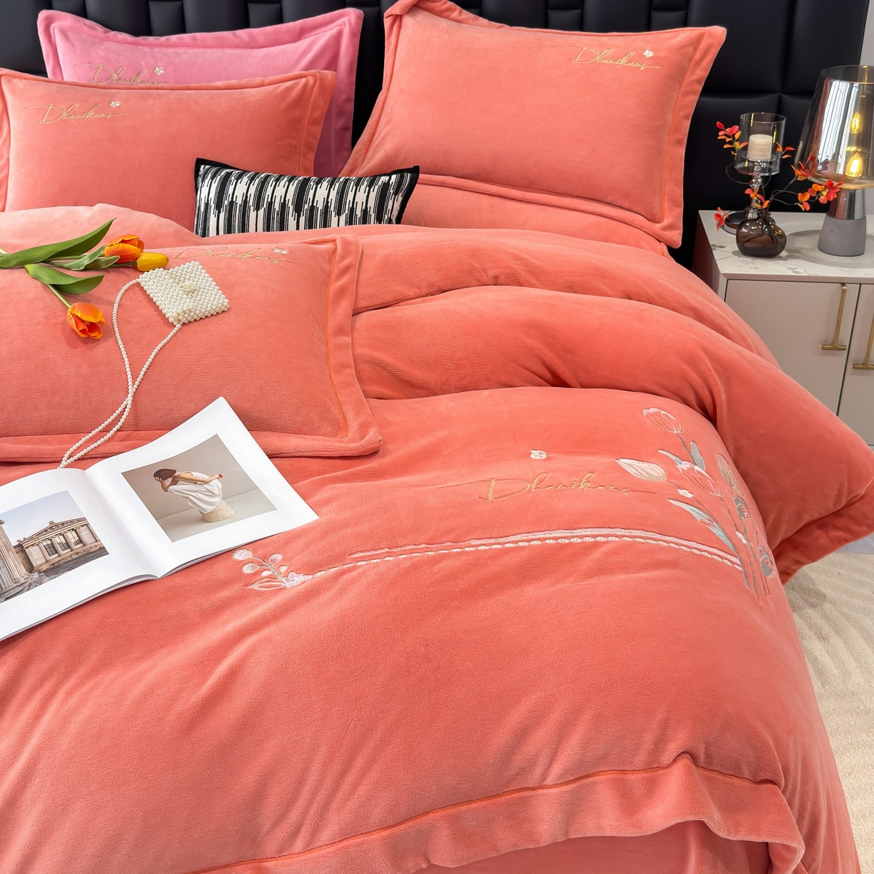 91家纺网 家纺一手货源 找家纺 优姿家纺 2025新款10斤牛奶绒宽边绣花保暖四件套-郁金花香 郁金花香-桔