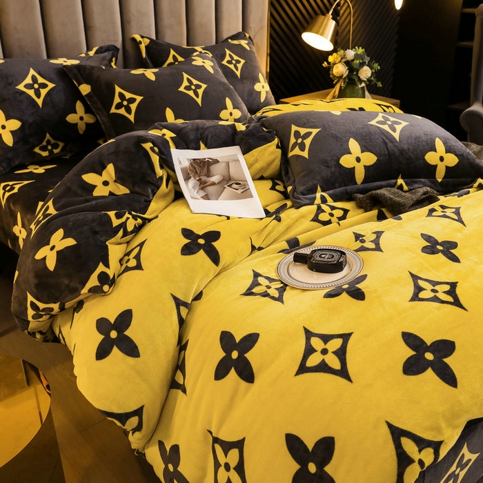 91家纺网 家纺一手货源 找家纺 宝薇 2025新款加厚保暖简约风小版印花牛奶绒四件套 大咖-黄